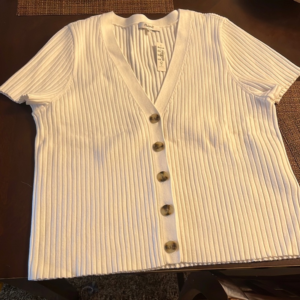 White madwell crop shirt
